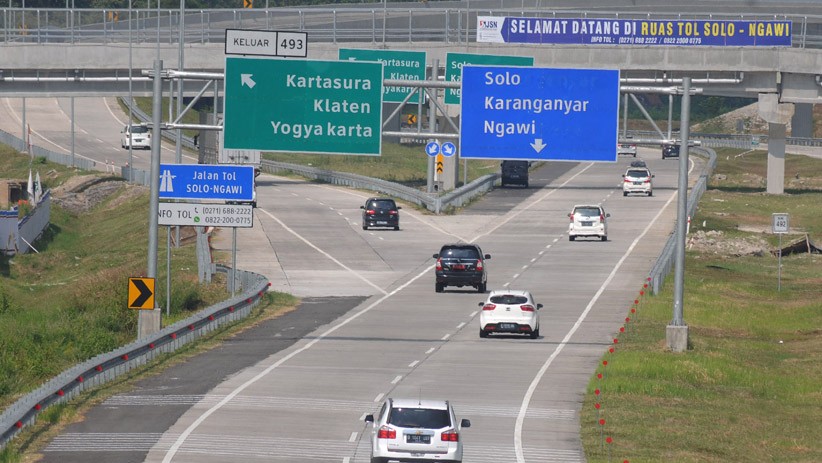Memasuki H-7 Lebaran, Volume Arus Kendaraan Tol Trans Jawa Meningkat - Bagian 1