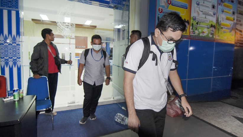 Geledah Kantor Imigrasi Mataram, KPK Bawa 2 Koper Dokumen - Bagian 2