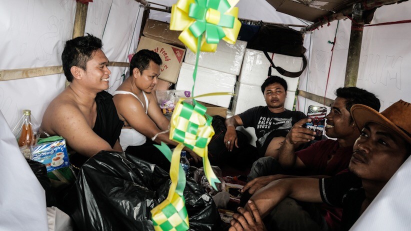 Potret Pemudik Pulang Kampung Pakai Kendaraan Bak Terbuka - Bagian 2