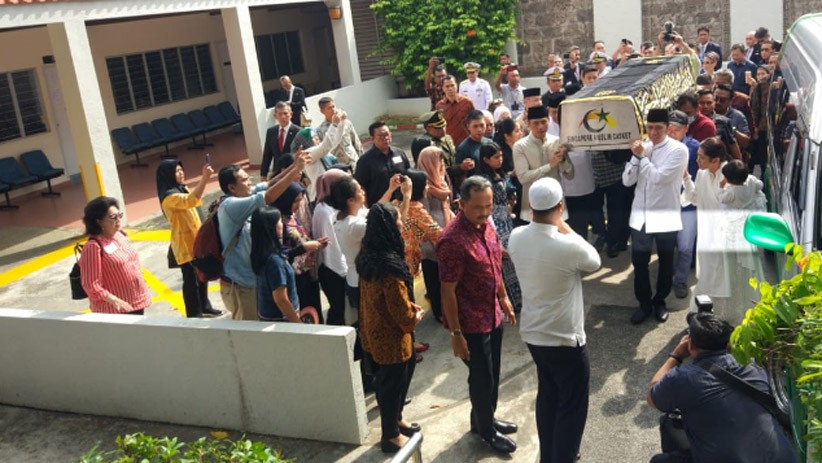 AHY dan Ibas Usung Peti Jenazah Ani Yudhoyono - Bagian 2