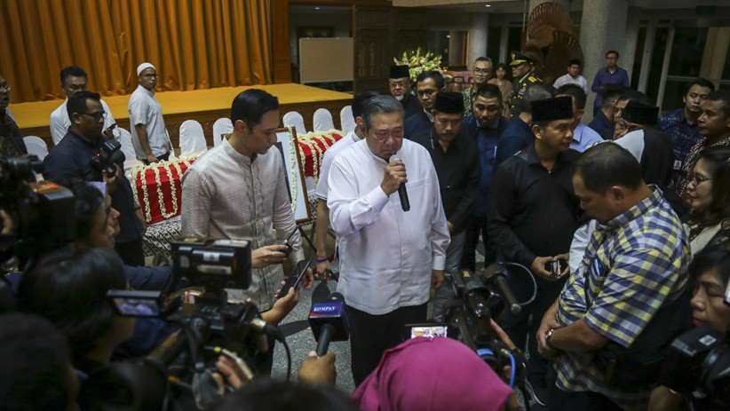 Momen Haru Pelepasan Jenazah Ani Yudhoyono di Singapura - Bagian 2