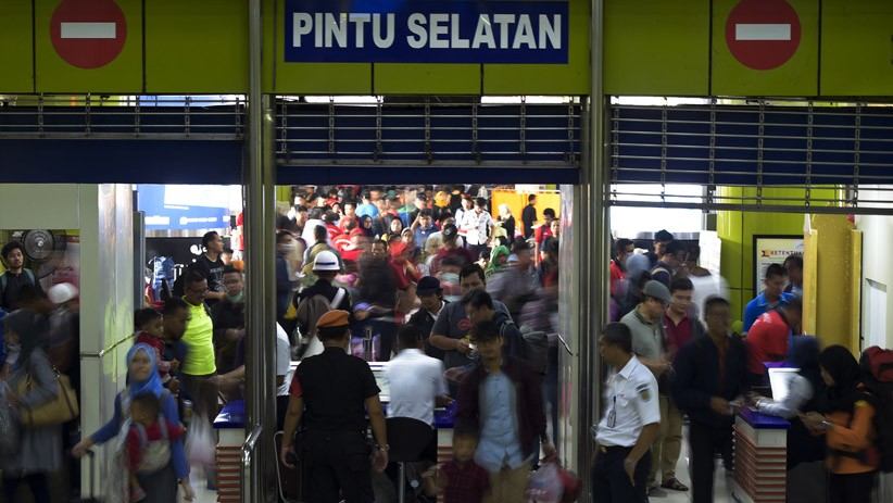 Hari Ini Diprediksi Puncak Arus Mudik di Stasiun Gambir - Bagian 1