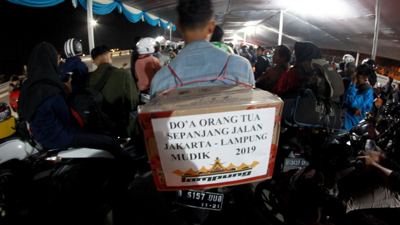 Ribuan Pemudik Padati Pelabuhan Merak - Bagian 4
