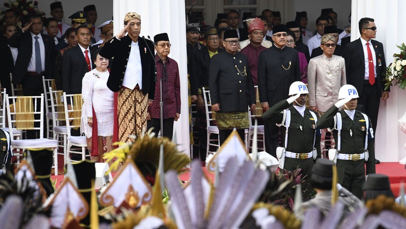 Peringati Hari Lahir Pancasila, Jokowi bersama Tokoh Nasional Pakai Baju Adat - Bagian 3