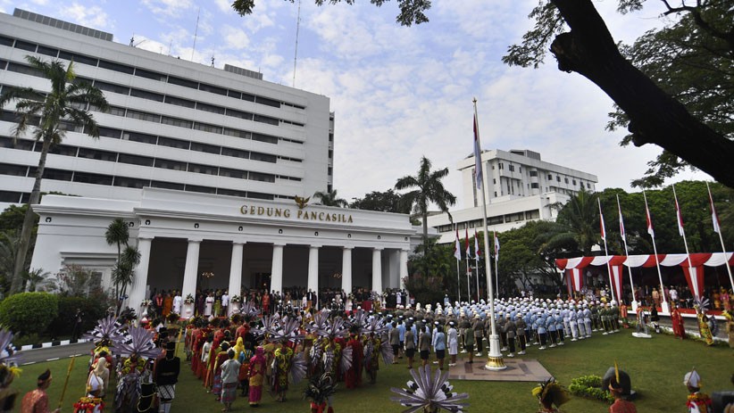 Peringati Hari Lahir Pancasila, Jokowi bersama Tokoh Nasional Pakai Baju Adat - Bagian 4
