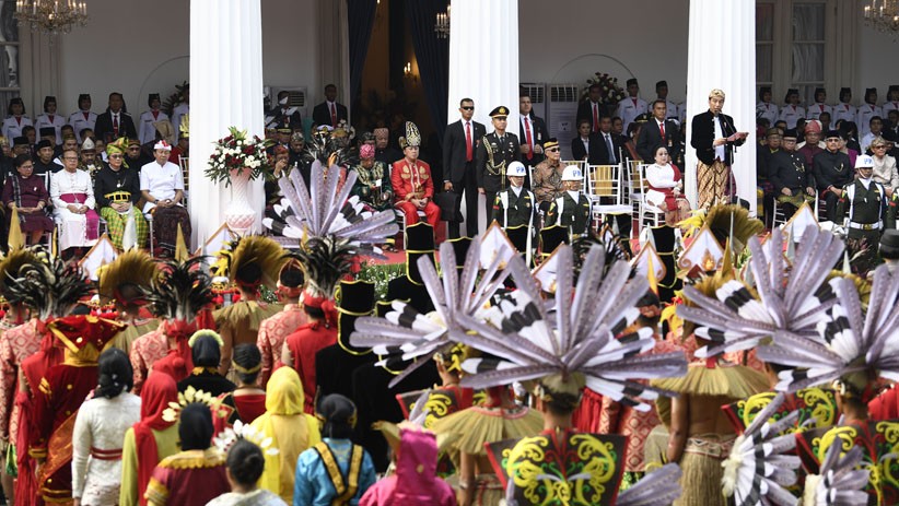 Peringati Hari Lahir Pancasila, Jokowi bersama Tokoh Nasional Pakai Baju Adat - Bagian 2