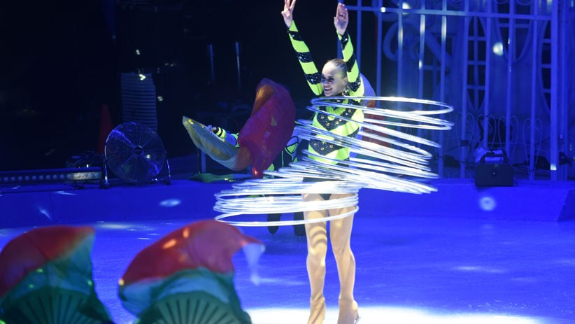 Melihat Serunya Atraksi Sirkus di Atas Es Asal Rusia - Bagian 4