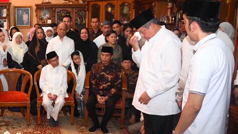 Tangisan SBY, AHY dan Ibas Antarkan Jenazah Ani Yudhoyono - Bagian 3