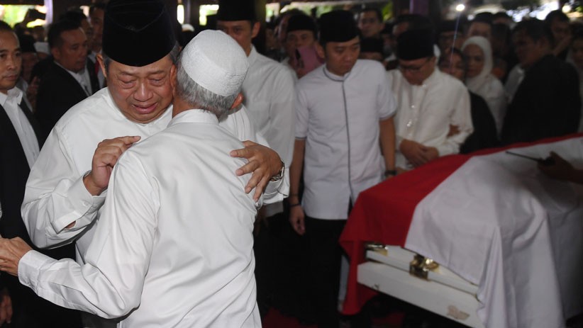Jenazah Ani Yudhoyono Dipindah ke Pendopo Puri Cikeas - Bagian 2