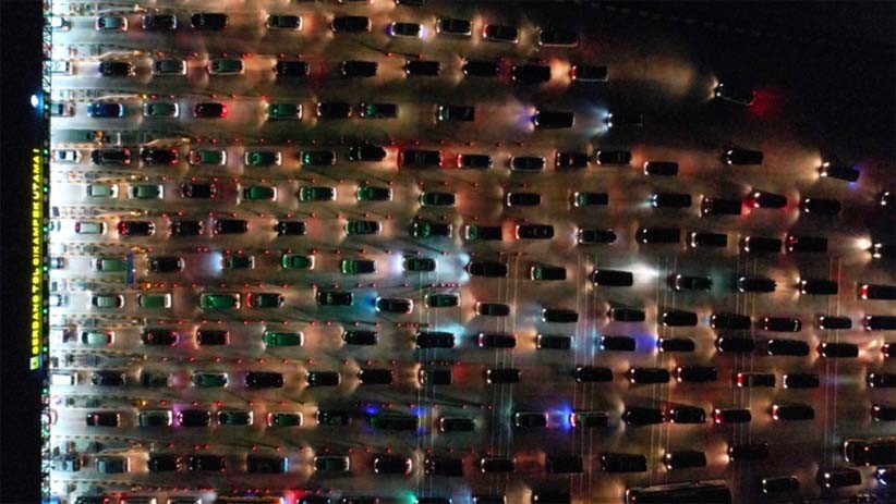 Penampakan dari Udara Puncak Arus Mudik di Tol Cikampek - Bagian 3