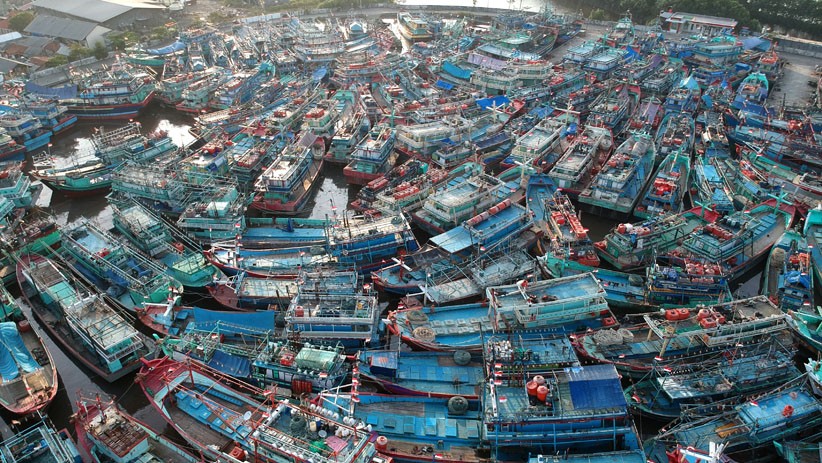Deretan Kapal Nelayan Tegal Libur Melaut untuk Merayakan Lebaran