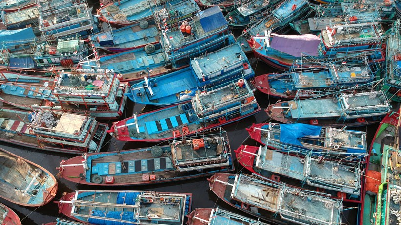 Deretan Kapal Nelayan Tegal Libur Melaut untuk Merayakan Lebaran