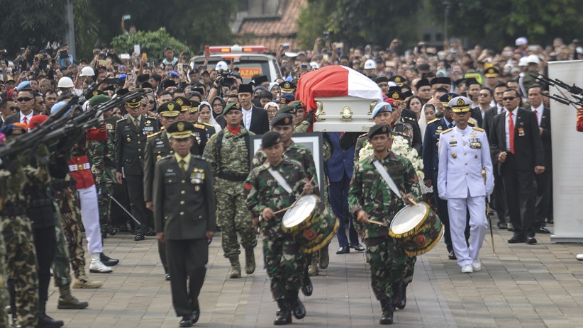 Presiden Jokowi Pimpin Upacara Pemakaman Ani Yudhoyono di TMP Kalibata - Bagian 2
