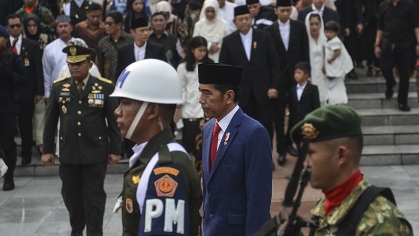 Presiden Jokowi Pimpin Upacara Pemakaman Ani Yudhoyono di TMP Kalibata - Bagian 4