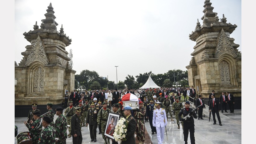Presiden Jokowi Pimpin Upacara Pemakaman Ani Yudhoyono di TMP Kalibata - Bagian 5