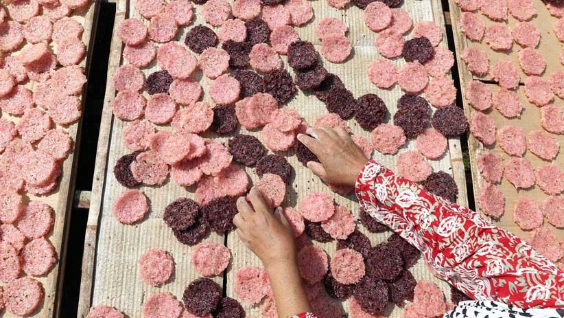 Penjualan Rengginang Meningkat Selama Bulan Ramadan - Bagian 4