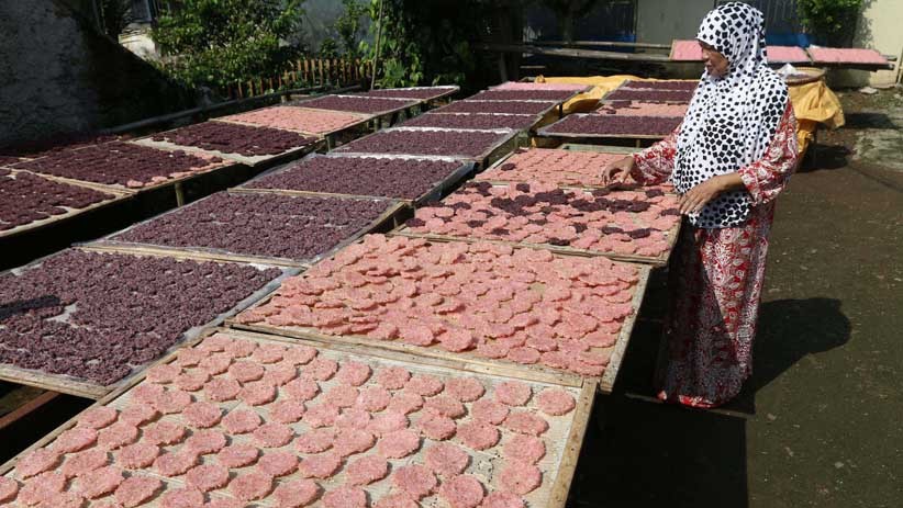 Penjualan Rengginang Meningkat Selama Bulan Ramadan - Bagian 2