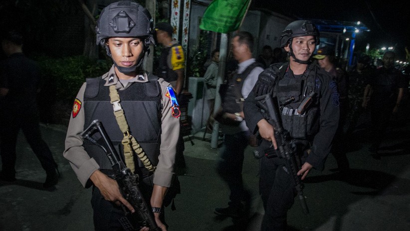 Polisi Geledah Rumah Terduga Pelaku Peledakan Pospam Kartasura