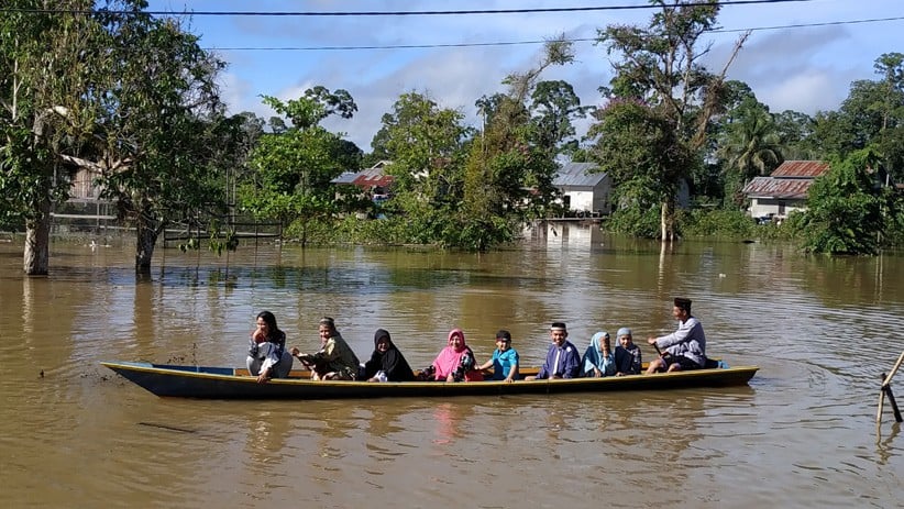 Warga Kapuas Hulu Merayakan Idul Fitri di Tengah Bencana Banjir