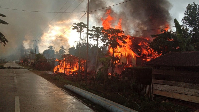 Keributan Antarpemuda di Buton, 87 Rumah Hangus Dibakar - Bagian 1