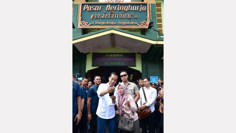 Presiden Jokowi dan Keluarga Borong Batik di Pasar Beringharjo Yogyakarta