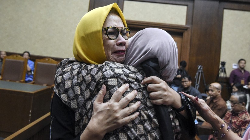 Divonis 8 Tahun Penjara, Karen Agustiawan Menangis - Bagian 1