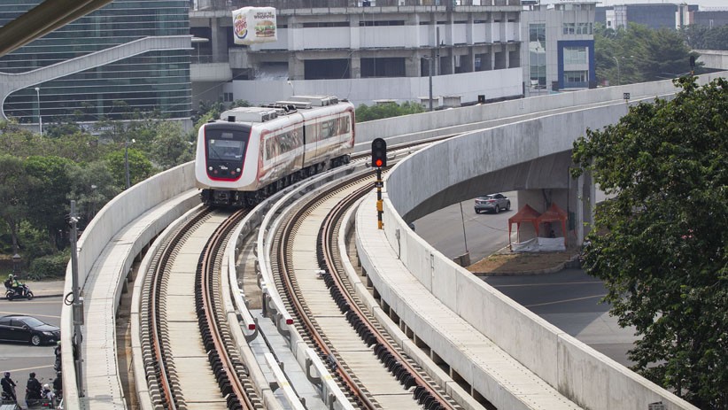 Antusiasme Warga Jajal LRT Jakarta, Gratis hingga 21 Juni - Bagian 3