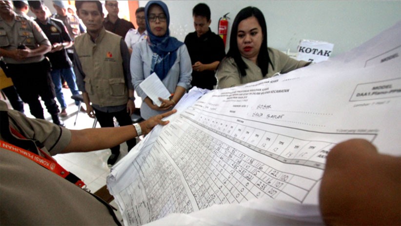 KPU Kumpulkan Barang Bukti untuk Dibawa ke Sidang Gugatan Pilpres di MK - Bagian 2