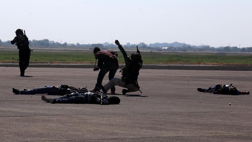 Aksi Pasukan Elite TNI AL Meriahkan HUT ke-63 Penerbangan TNI AL - Bagian 7