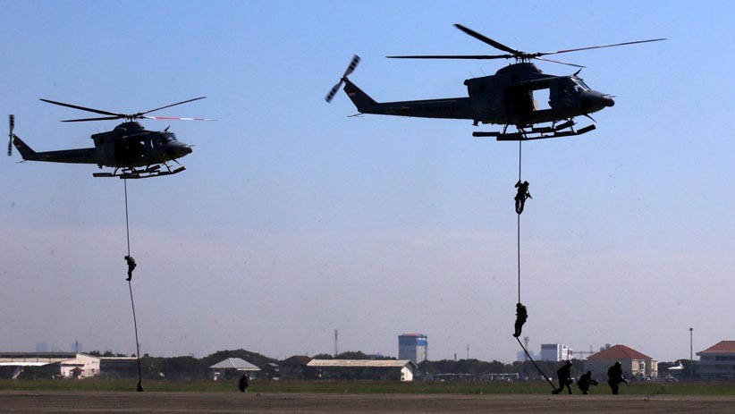 Aksi Pasukan Elite TNI AL Meriahkan HUT ke-63 Penerbangan TNI AL - Bagian 4