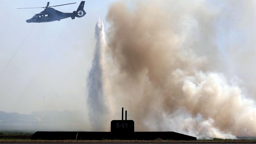 Aksi Pasukan Elite TNI AL Meriahkan HUT ke-63 Penerbangan TNI AL - Bagian 5