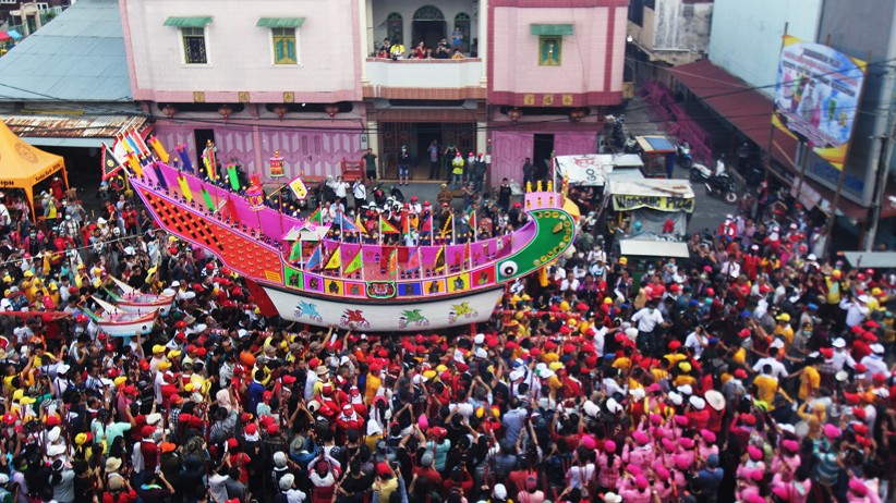 Kemeriahan Ritual Bakar Tongkang di Bagansiapiapi Riau - Bagian 3