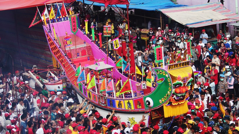 Kemeriahan Ritual Bakar Tongkang di Bagansiapiapi Riau - Bagian 4