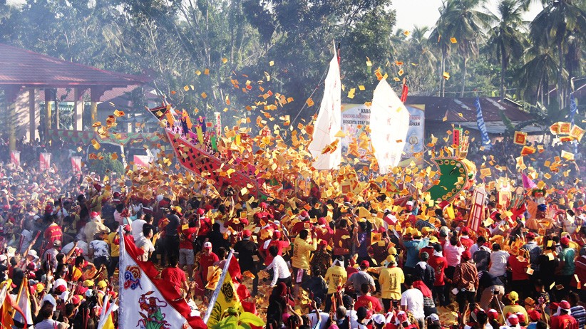 Kemeriahan Ritual Bakar Tongkang di Bagansiapiapi Riau - Bagian 2