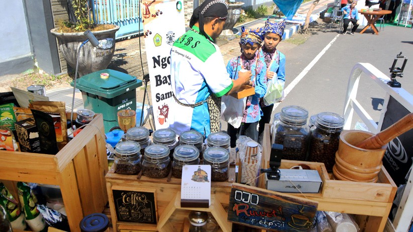 Ngopi di Tempat Ini Bayar Pakai Sampah - Bagian 2