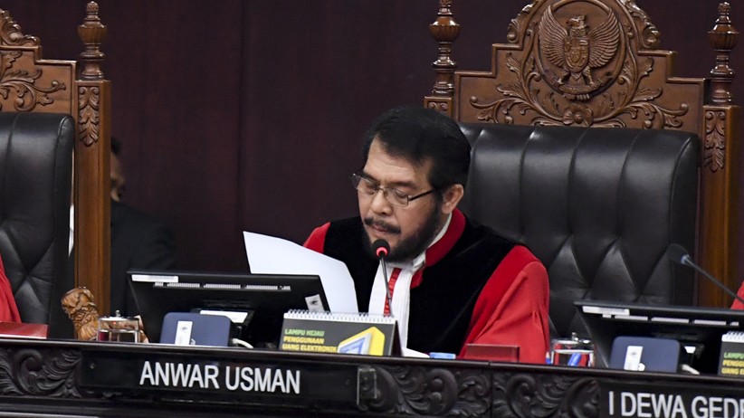 Momen MK Menolak Seluruh Permohonan Tim Kuasa Hukum Prabowo-Sandi - Bagian 1