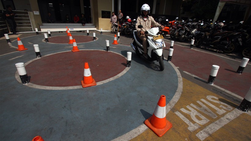 HUT Bhayangkara, Satlantas Polres Depok Berikan Layanan SIM Gratis - Bagian 2