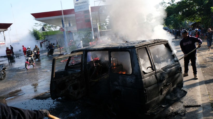 Penumpang Main HP saat Isi Bensin,  Mobil dan SPBU Hangus Terbakar - Bagian 1