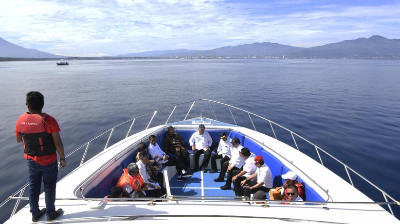 Kunjungi Bunaken, Presiden Jokowi Rapat di Atas Kapal - Bagian 2
