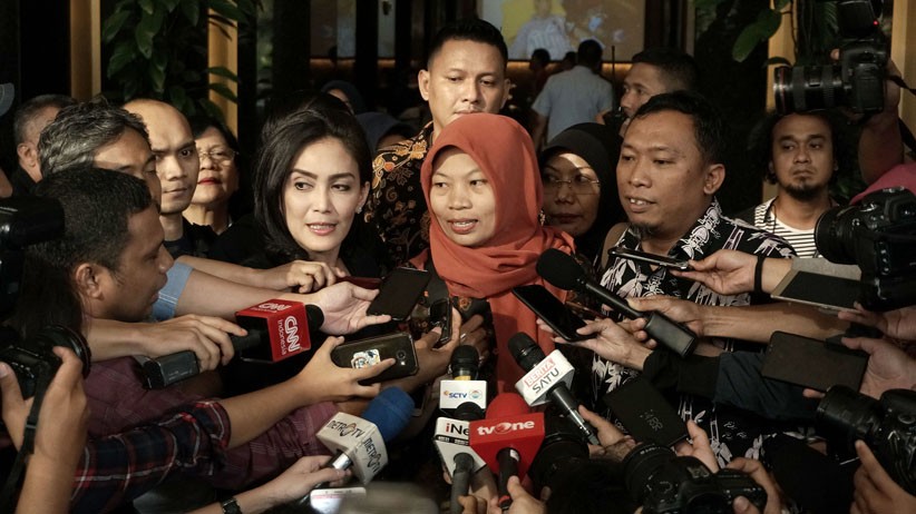 Bahas Amnesti, Baiq Nuril Bertemu Menkumham - Bagian 3