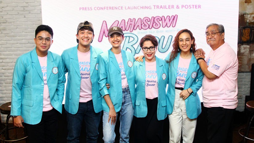 Gaya Pemain Film Mahasiswi Baru saat Peluncuran Trailer dan Poster - Bagian 2