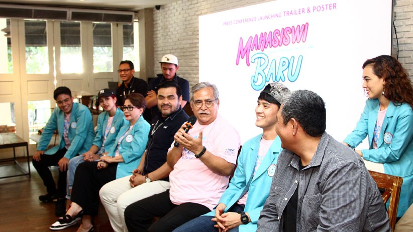 Gaya Pemain Film Mahasiswi Baru saat Peluncuran Trailer dan Poster - Bagian 3