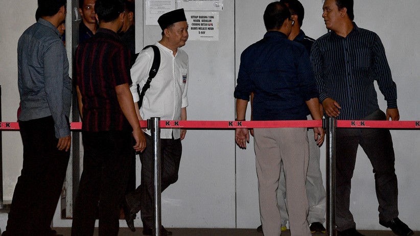 Divonis Bebas, Begini Ekspresi Syafruddin Temenggung saat Keluar Penjara - Bagian 3