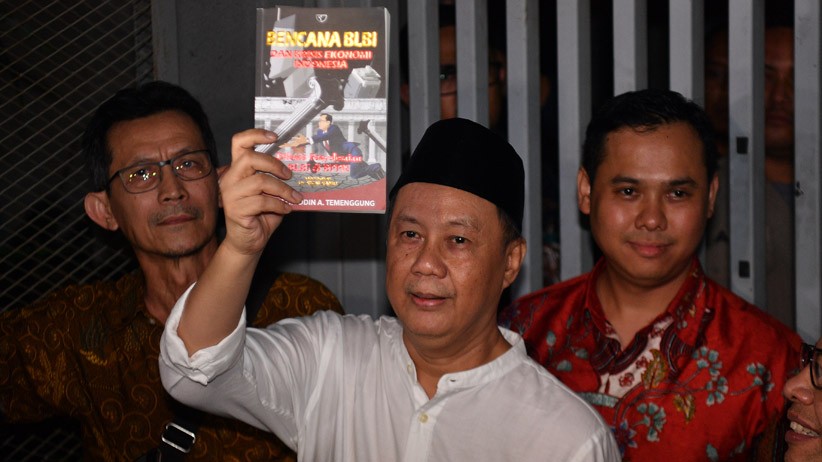 Divonis Bebas, Begini Ekspresi Syafruddin Temenggung saat Keluar Penjara - Bagian 2