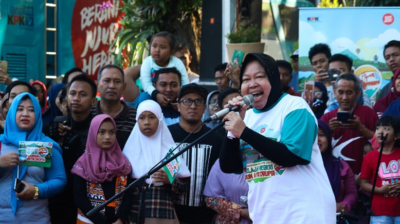 Wali Kota Risma Lepas Bus KPK Sosialisasi Antikorupsi Keliling Surabaya