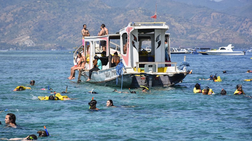 Snorkeling Melihat Patung Nest di Dalam Laut Gili Meno Lombok Utara - Bagian 2
