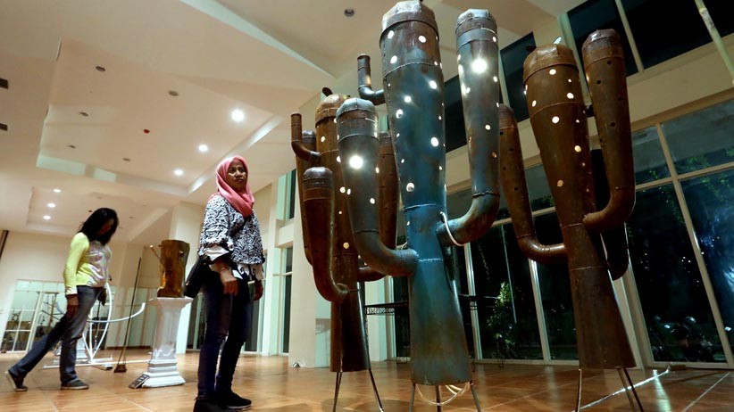 3 Perupa Surabaya Suguhkan Karya Seni Bir Temulawak - Bagian 3