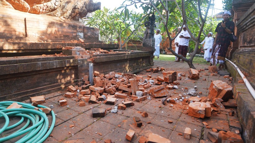 Gempa Berkekuatan 6 SR Guncang Bali, Tembok Pura di Denpasar Runtuh