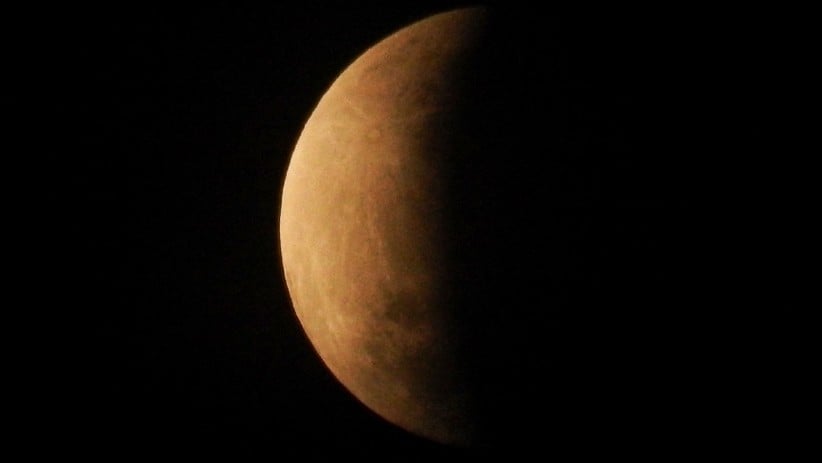 Penampakan Gerhana Bulan Parsial dari Langit Indonesia - Bagian 6