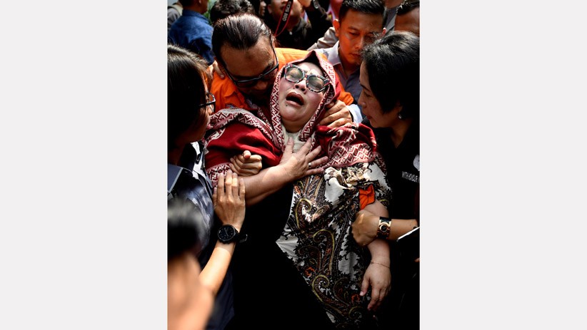 Menyesal, Nunung Menangis Histeris saat Rilis Kasus Narkoba - Bagian 3